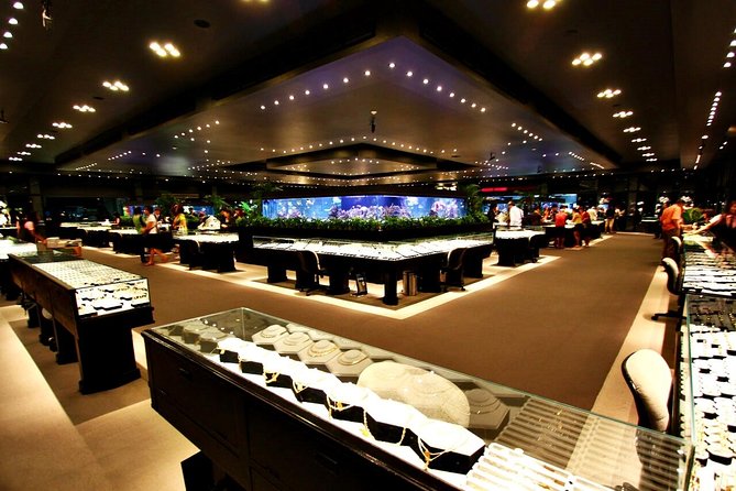 Bangkok City & Temple Tours With Gems Gallery - Tour Itinerary