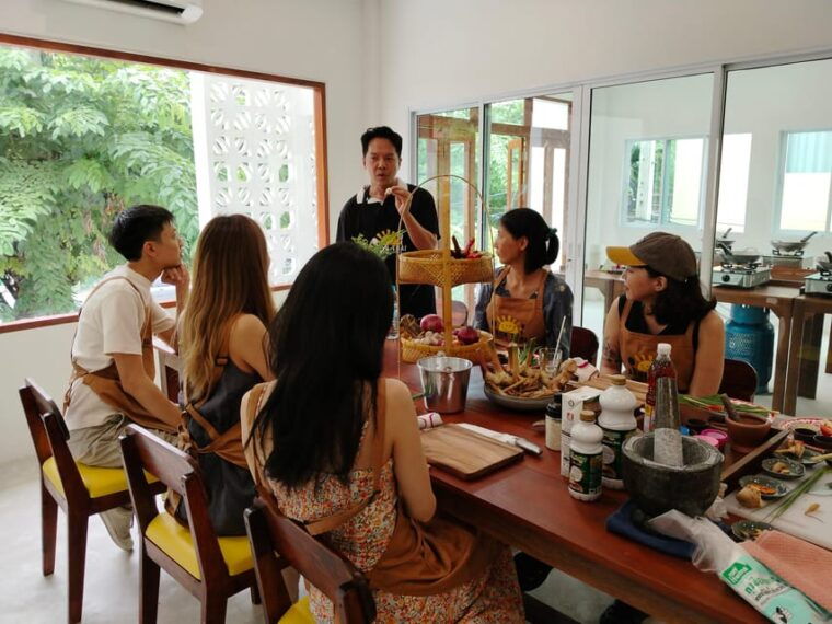 Bangkok: Cooking Class + Tuk Tuk Ride + Market Tour - Itinerary