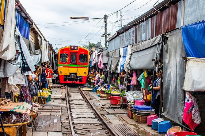 Bangkok Damnoen Floating Market and Maeklong Railway Private Tour - Floating Market Experience