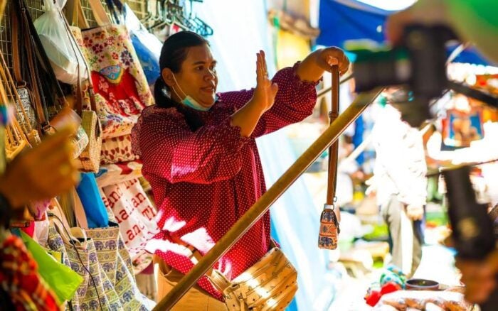 Bangkok: Damnoen Saduak and Train Market With Boat Ride - Damnoen Saduak Floating Market