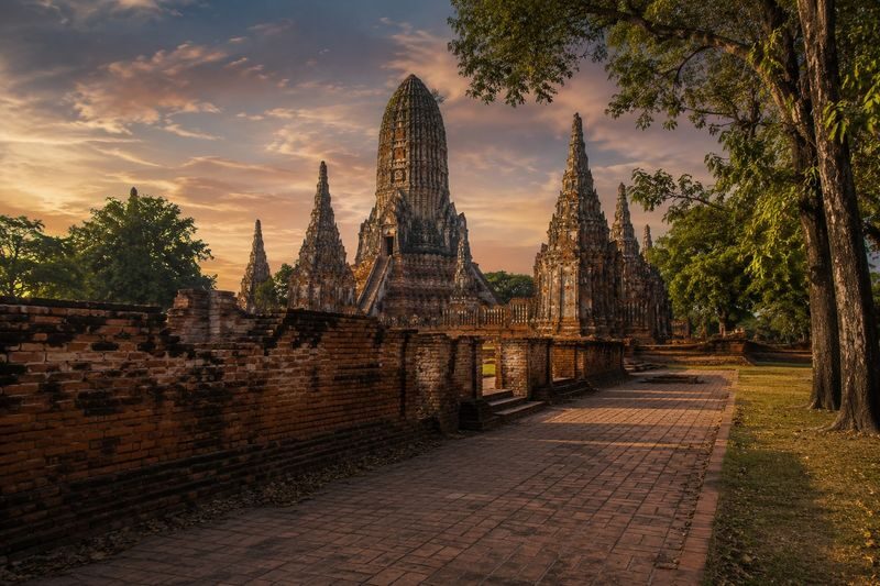 Bangkok Damnoen Saduak & Ayutthaya Full-Day Historical Tour - Three different sides of Thailand in one day