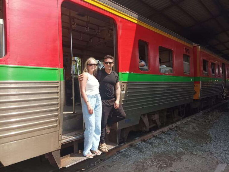 Bangkok: Damnoen Saduak Floating & Maeklong Railway Markets - Maeklong Railway Market Highlights