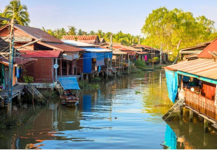 Bangkok: Damnoen Saduak Floating & Maeklong Railway Markets - Damnoen Saduak Floating Market Highlights
