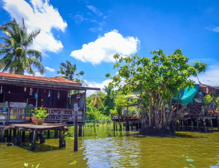 Bangkok: Damnoen Saduak Floating & Maeklong Railway Markets - Getting to the Markets