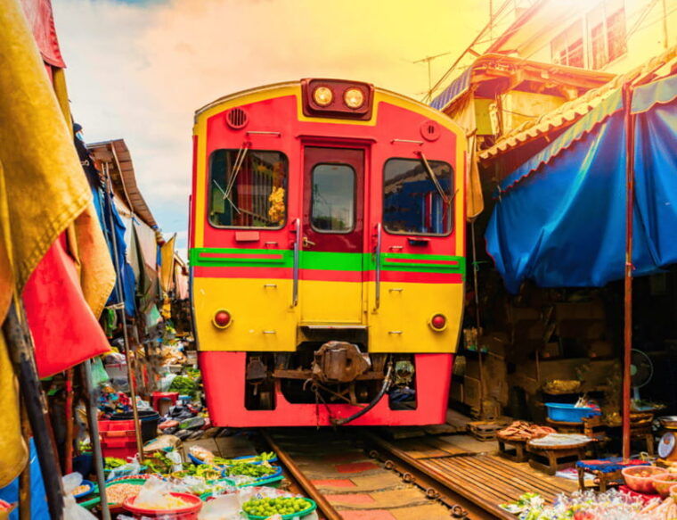 Bangkok: Damnoen Saduak Floating Market & Train Market Tour - Damnoen Saduak Floating Market