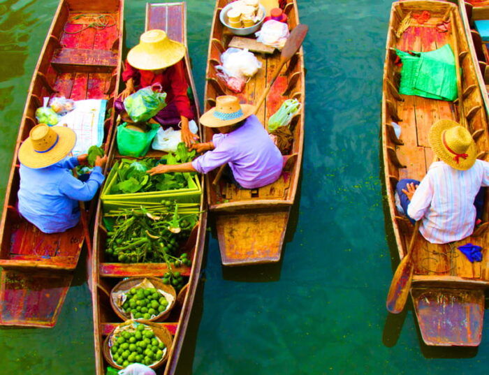 Bangkok: Damnoen Saduak Floating & Train Market Private Tour - Visiting the Salt Lake De Maeklong