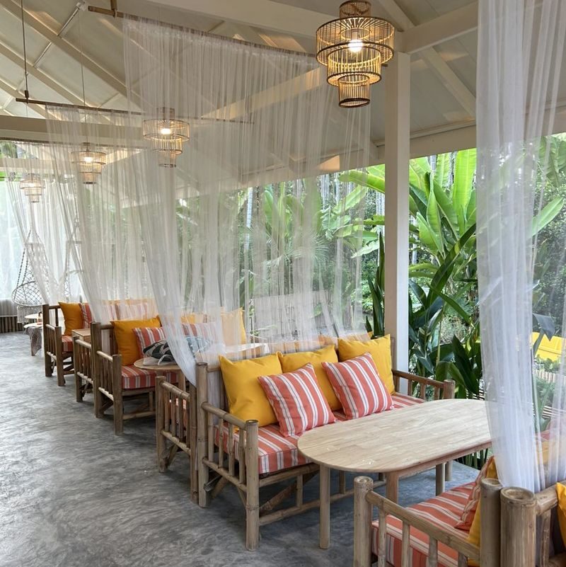 Bangkok Damnoen Saduak & Maeklong Full-Day Tour with Cafe Visit - The cafe visit is a pause, not a known menu