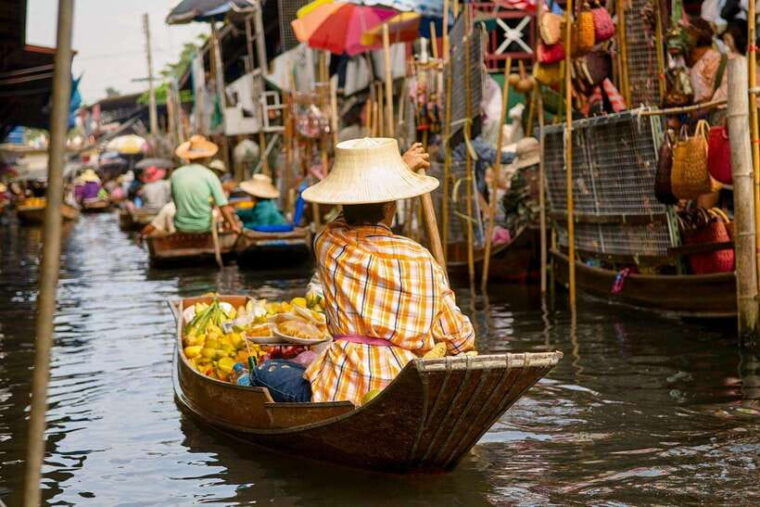 Bangkok: Damnoen Saduak Market and Maeklong Railway Market - Maeklong Railway Market