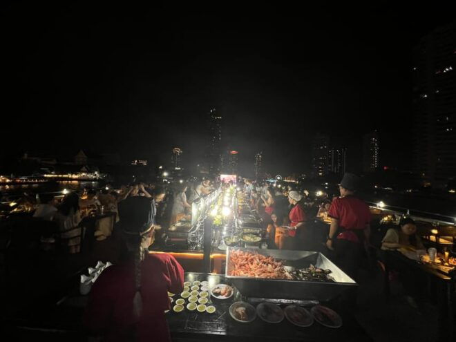 Bangkok Dinner Cruise With Intl Buffet, Live Music - Tour Guide and Service