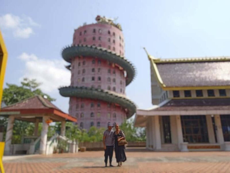 Bangkok: Dragon Temple, Roots Temple and Amphawa in spanish - The Sum Up