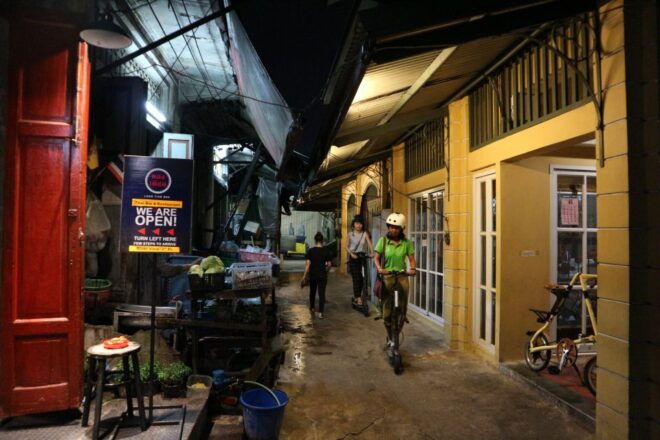 Bangkok: E-Scooter Night Tour With Local Street Food - Customer Reviews
