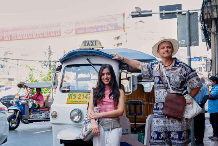 Bangkok Electric Tuk Tuk & Food Tour: Thonburi & Wang Lang - Food & Drink
