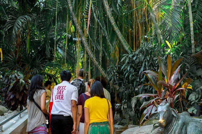 Bangkok Electric Tuk Tuk: Thonburi, Wang Lang & Food Tour - Food and Cultural Experiences