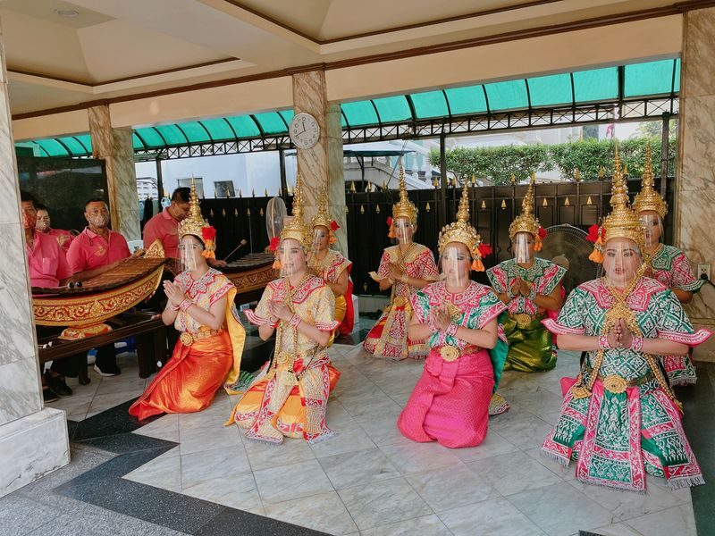 Bangkok Erawan Shrine Make a wish or Votive Online Service - The process, from your request to the shrine