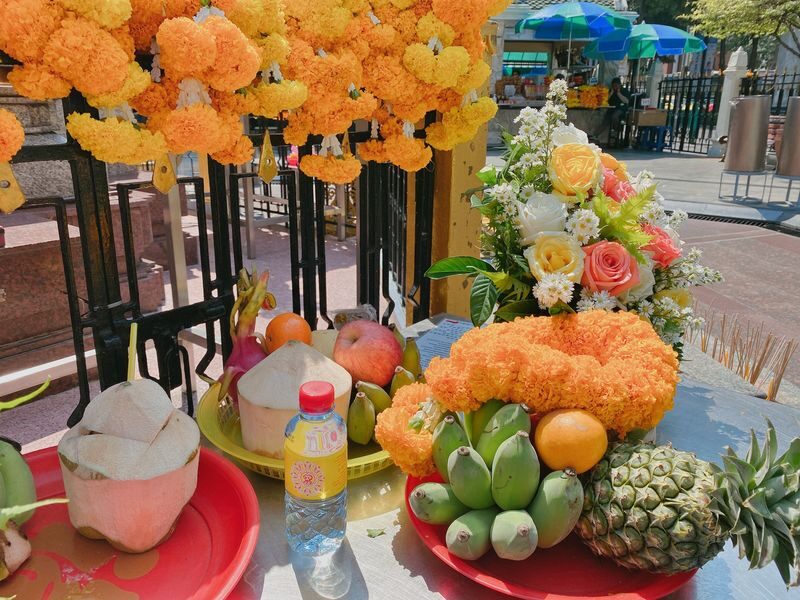 Bangkok Erawan Shrine Make a wish or Votive Online Service - Choosing photos, video, or a dancer