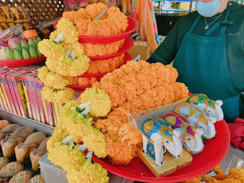 Bangkok Erawan Shrine Make a wish or Votive Online Service - What the price buys, and what it cannot