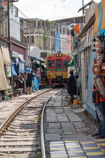 Bangkok: Floating Market, Phra Pathom Pagoda & Cafes Tour - Good To Know  