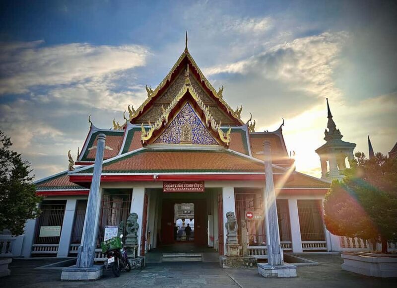 Bangkok: Flower Market, Heritage Short Tour with Thai Buffet - Who Should Consider This Tour?