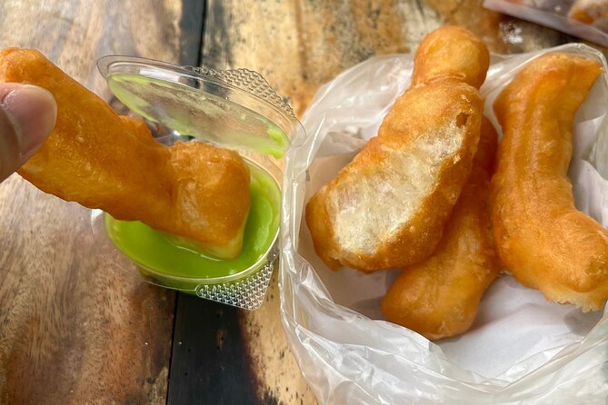 Bangkok Food Tour and Sightseeing With Tuktuk - Authentic Local Food Experiences