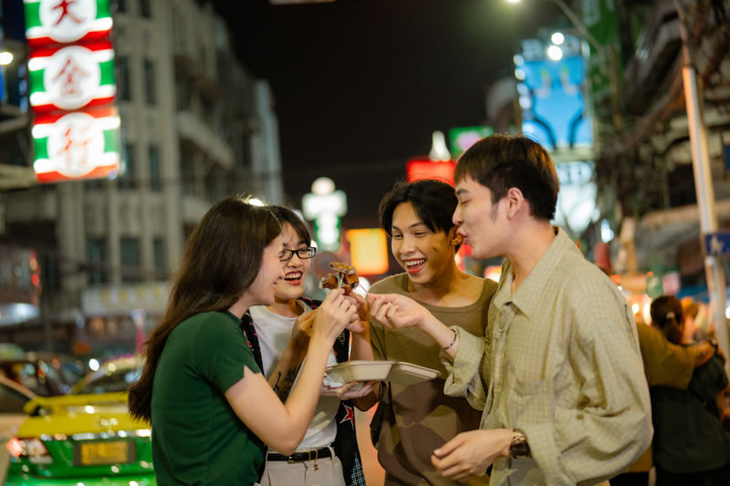 Bangkok Foodie Night Tuk Tuk Tour in Chinatown - Landmark stops add history to the food crawl