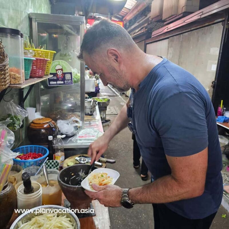 Bangkok: Full-Day Walking Tour Mini Group - Who Should Consider This Tour?