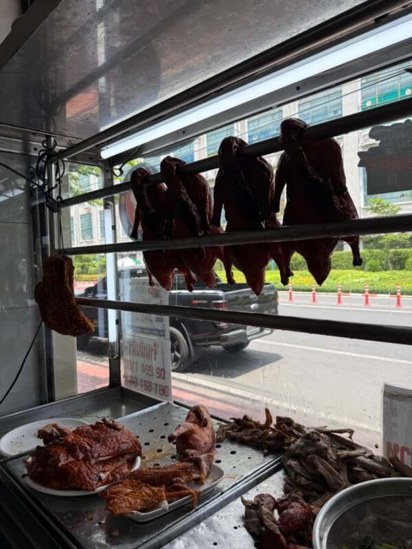 Bangkok: Giant Swing Street Food Tour with 15+ Local Dishes - What to Expect from the Food