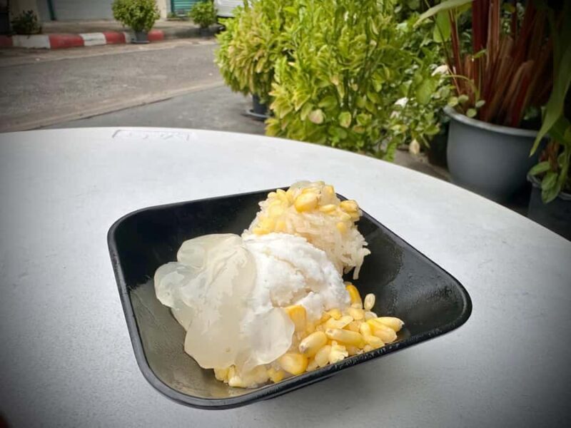 Bangkok: Giant Swing Street Food Tour with 15+ Local Dishes - Walking & Group Dynamics