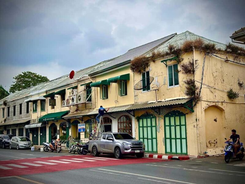 Bangkok: Giant Swing Street Food Tour with 15+ Local Dishes - Frequently Asked Questions