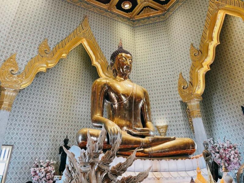 Bangkok: Golden Buddha & Chinatown Food Tour - Private - Discovering the Golden Buddha at Wat Traimit