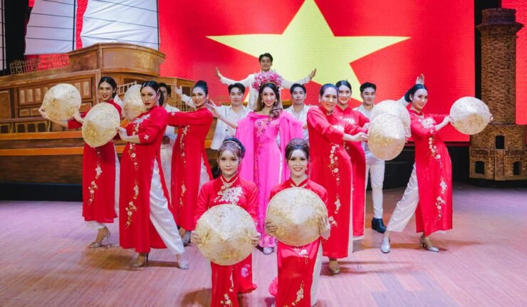 Bangkok: Golden Dome Cabaret Show Entry Ticket - Key Points