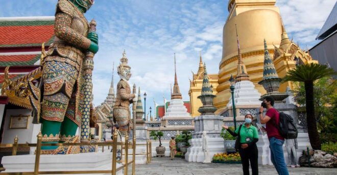 Bangkok: Grand Palace and Wat Arun Guided Walking Tour - Full Description