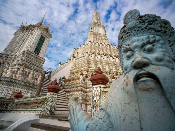 Bangkok: Grand Palace and Wat Arun Guided Walking Tour - Wat Phra Kaew: Home of the Sacred Emerald Buddha