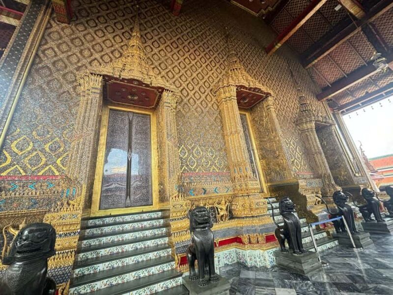 Bangkok: Grand Palace and Wat Phra Kaew Guided Walking Tour - Managing Expectations: Dress Code and Logistics