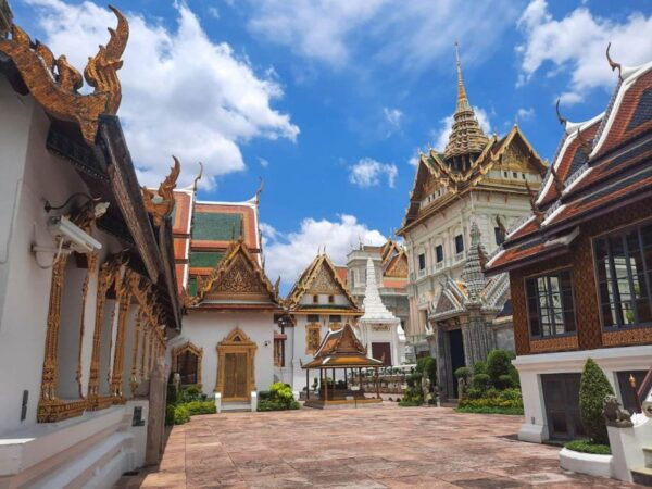 Bangkok: Grand Palace and Wat Phra Kaew Guided Walking Tour - Common Questions