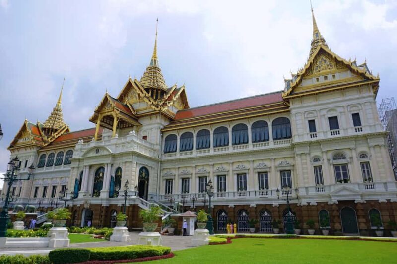 Bangkok: Grand Palace, Canal Tour & Kudeejeen Walk - Good To Know