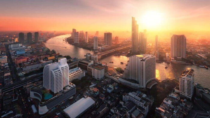 Bangkok: Grand Palace, Wat Arun, and Marble Temple Tour - Discovering Wat Arun