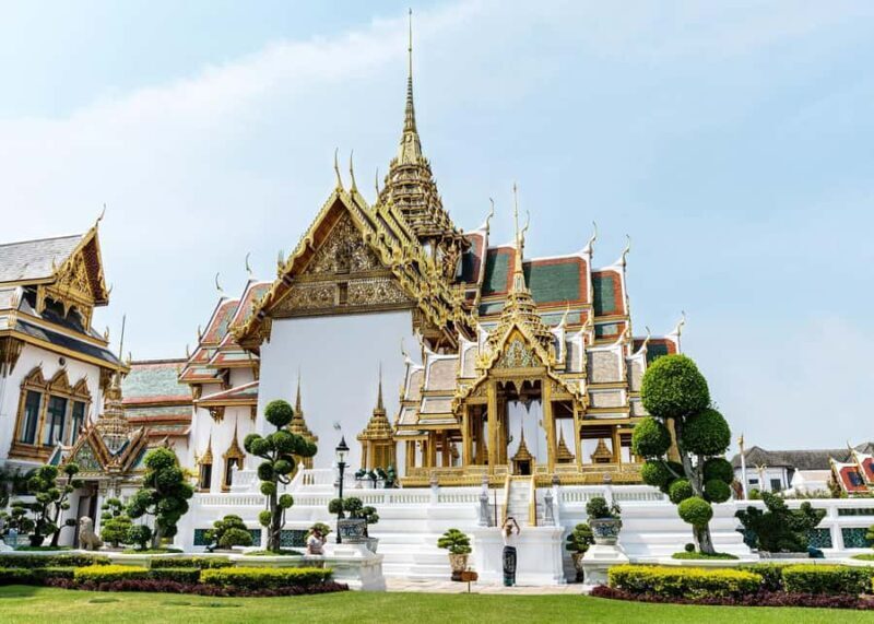 Bangkok: Grand Palace & Wat Arun Dress-Up Tour - Lunch Break and Free Time