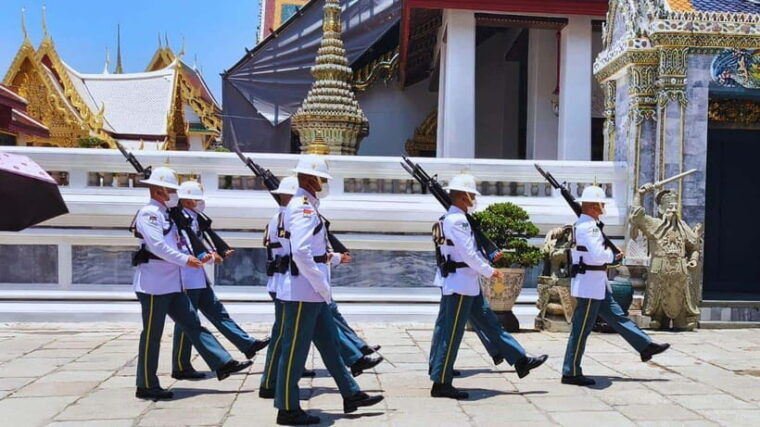 Bangkok: Grand Palace, Wat Arun & Giant Buddha Iconic Tour - Important Information for Participants