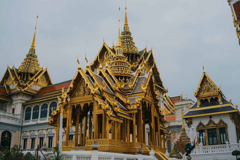 Bangkok Grand Palace Wat Arun Half-Day Guided Tour with Boat - Who should book this tour?