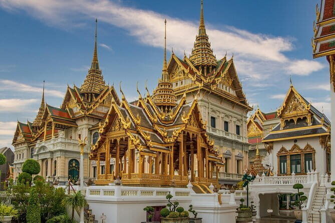 Bangkok: Grand Palace, Wat Pho and Chinatown Walking Tour - Starting in Bangkok’s Vibrant Chinatown