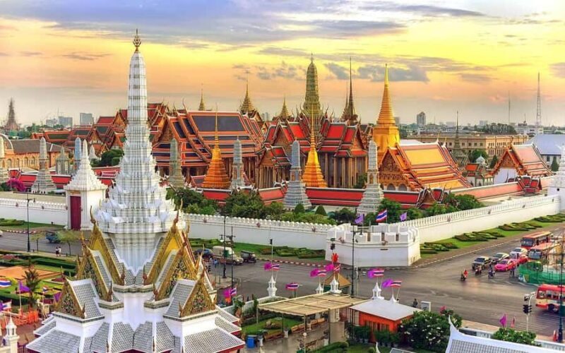 Bangkok: Grand Palace & Wat Pho Guided Walking Tour - Good To Know