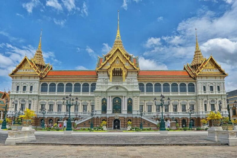 Bangkok: Grand Palace, Wat Pho, Wat Arun Sacred & Local Tour - The Practical Side: Transportation and Group Dynamics