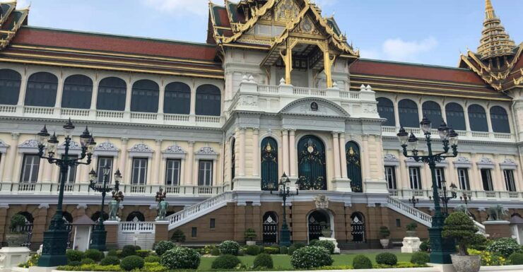 Bangkok: Grand Palace, Wat Pho & Wat Arun Tour in Italian - Itinerary Details