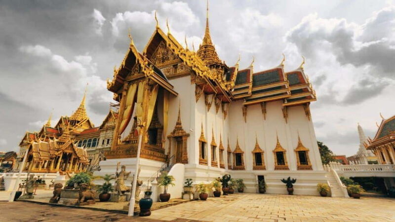 Bangkok: Grand Palace, Wat Phra Kaew, and Wat Trimit Tour - Itinerary Highlights