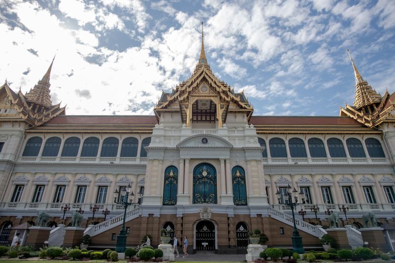 Bangkok Grand Palace & Wat Phra Kaew Guided Walking Tour - Choosing a package and judging the value
