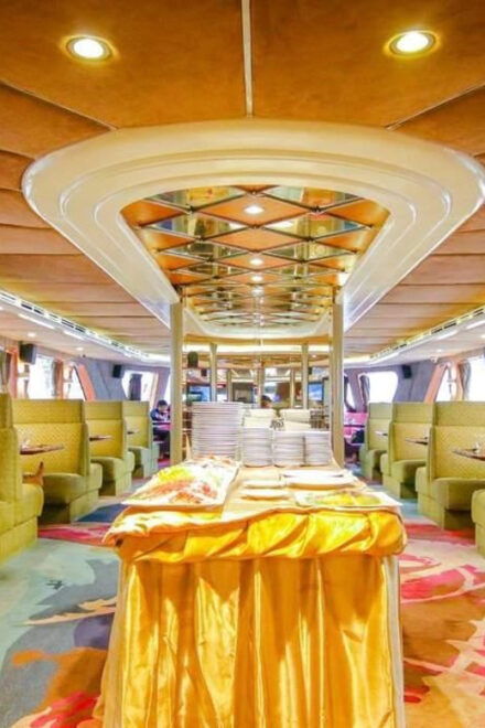 Bangkok: Grand Pearl Dinner Cruise With Hotel Transfer - What to Expect Onboard