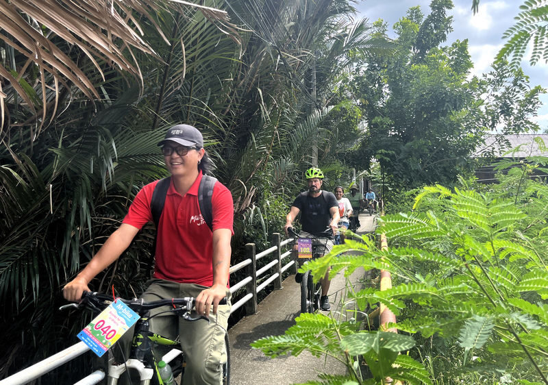 Bangkok Green Oasis Nature Bike Tour with Local Lunch - Leaving Bangkok by boat for Bang Krachao