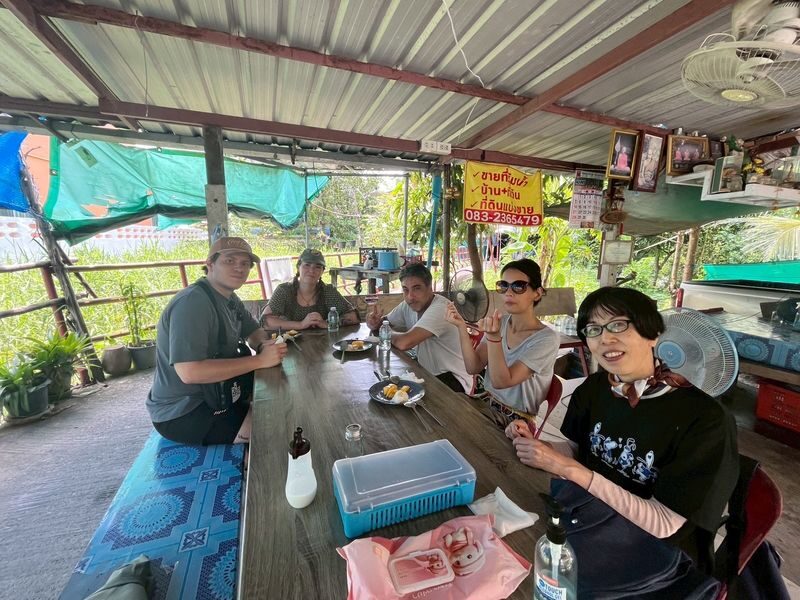 Bangkok Green Oasis Nature Bike Tour with Local Lunch - Thai tea and a slower café break