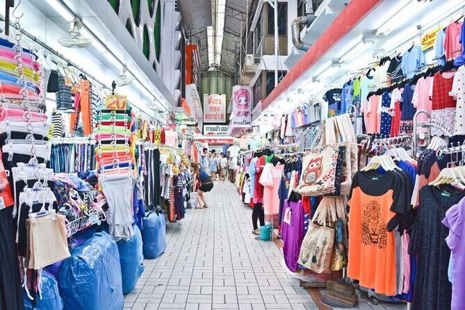 Bangkok Heritage and Shopping Excursion with Guide - Shopping Spree at Pratunam Market