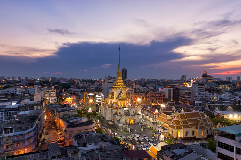 Bangkok Highlight Temples Guided Day Tour - Lunch at a local market, with the bill in your hands